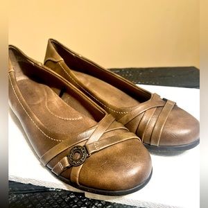 Barely worn brownish tan flats